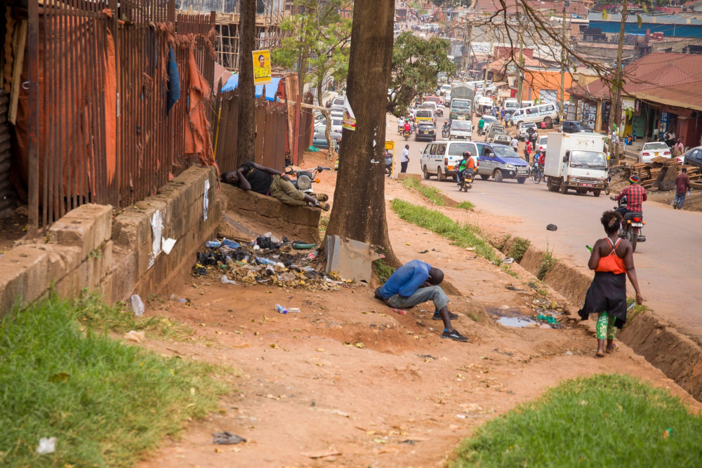 Uganda là một nơi mà người ta có thể tìm mua ma túy và các chất gây nghiện dễ như... mua kẹo ngay trên đường phố