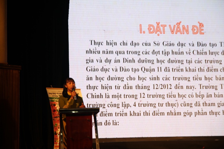 Đại diện Trường tiểu học Lê Đình Chinh đã chia sẻ lại một số kinh nghiệm thực hiện dự án. Ảnh: Ajinomoto cung cấp