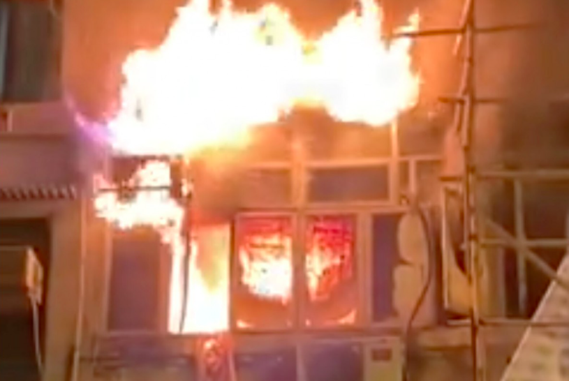 Lửa cháy từ căn hộ đã khiến í nhất 7 người chết