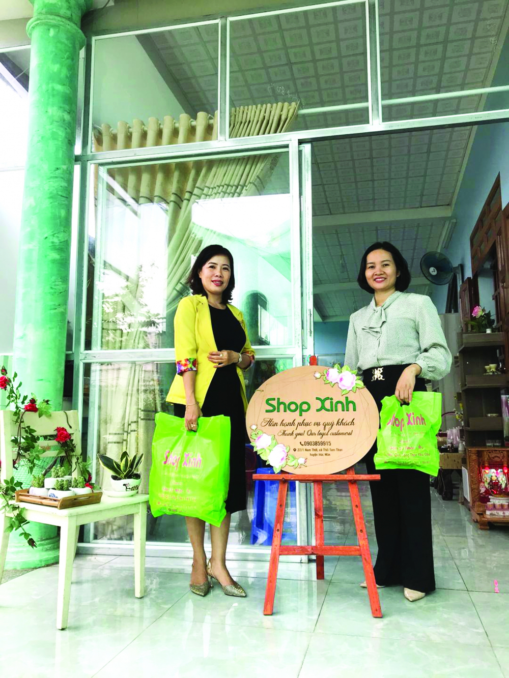 “Shop Xinh” được nhóm phụ nữ đam mê kinh doanh chăm chút và luôn có khách  ghé tham quan, mua sắm