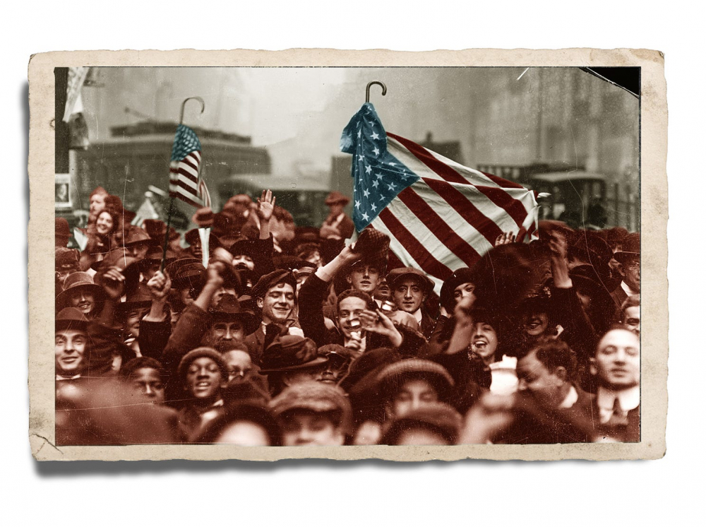 Người dân đổ ra đường phố kỷ niệm sự kết thúc của Chiến tranh thế giới thứ nhất vào ngày 11/11/1918 ở Chicago – Ảnh: USA Today/Chicago History Museum