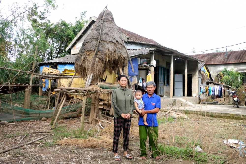 Vợ chồng ông Nguyễn Long và bà Lê Thị Lê ở làng Trí Bưu, thị xã Quảng Trị có mong ước nâng cấp căn nhà để chống lũ an toàn
