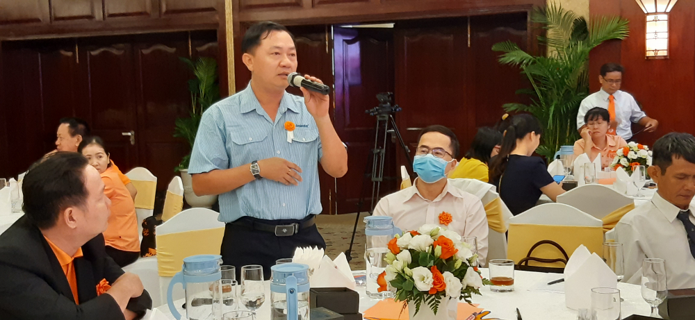 Ông Nguyễn Quốc Thanh- tài xế lái xe của Sài Gòn Bus kể chuyện tham gia rước các hành khách từ sân bay về khu cách ly từ ngày 20/3 đến nay. 