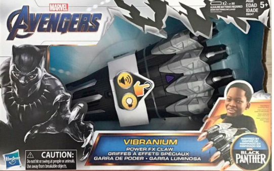 Marvel Avengers Vibranium Power FX Claw XEM cảnh báo: “Những chiếc móng vuốt 'sức mạnh FX' bằng nhựa, cứng nhắc này, được 'lấy cảm hứng' từ nhân vật truyện tranh nổi tiếng, Black Panther, được bán cho trẻ em 5 tuổi. Nhà sản xuất đưa ra cảnh báo nghiêm cấm 'đánh [ting] hoặc vung [đánh] vào người hoặc động vật. 