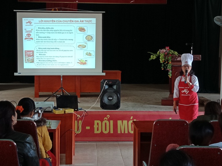 Bên cạnh công thức nấu ăn, các học viên còn được chia sẻ thêm kiến thức về dinh dưỡng và sức khỏe. Ảnh: Ajinomoto cung cấp