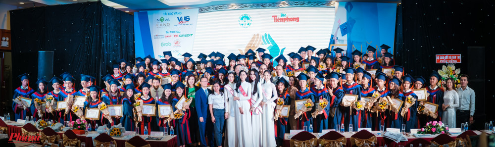 Quỹ Hỗ trợ Tài năng trẻ Việt Nam tổ chức vinh danh và trao học bổng “Nâng bước thủ khoa 2020” cho 85 sinh viên là tân thủ khoa đầu vào các trường đại học từ Thừa Thiên - Huế trở vào Nam