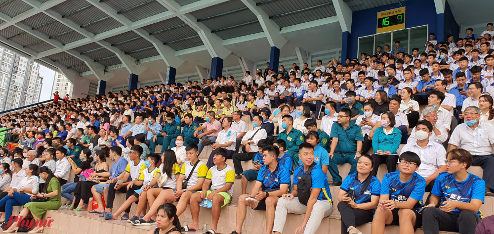 Rất đông học sinh đến tham gia lễ phát động 