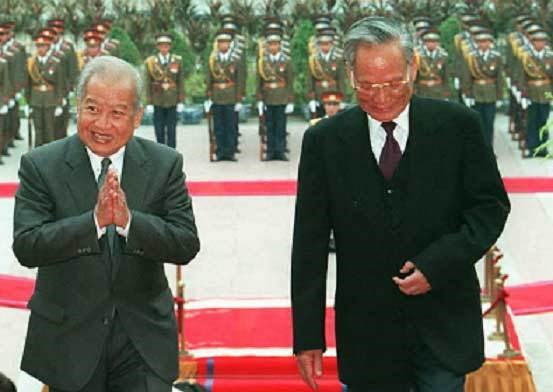 Chủ tịch nước Lê Đức Anh tiếp đón Quốc vương Campuchia Norodom Sihanouk tại Phủ Chủ tịch tháng 12/1995
