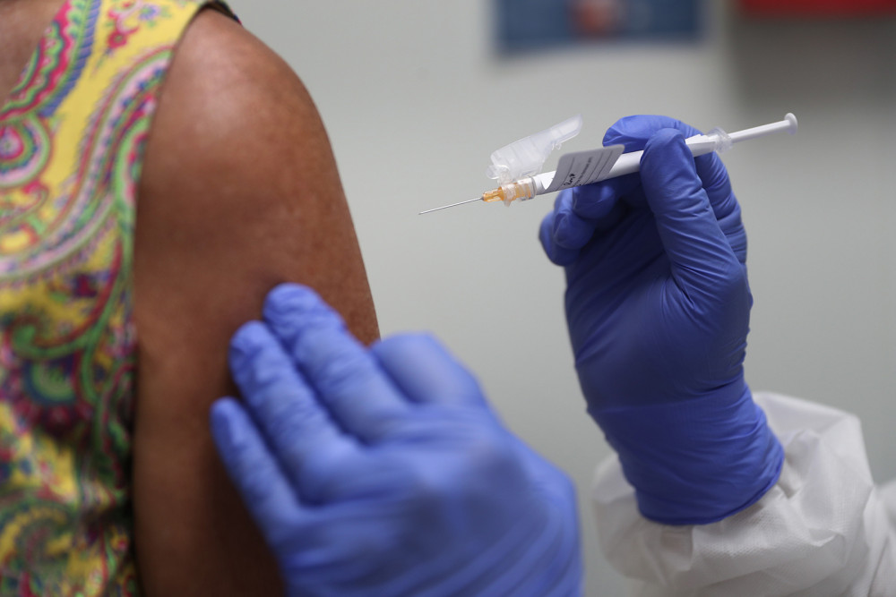 Mỹ đang xúc tiến quá trình phê duyệt vắc-xin COVID-19 khẩn cấp.