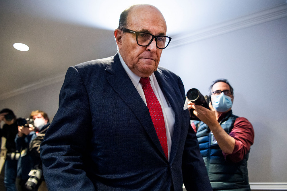 Ông Rudy Giuliani đến dự một cuộc họp báo tại trụ sở Ủy ban Quốc gia Đảng Cộng hòa vào ngày 19 tháng 11