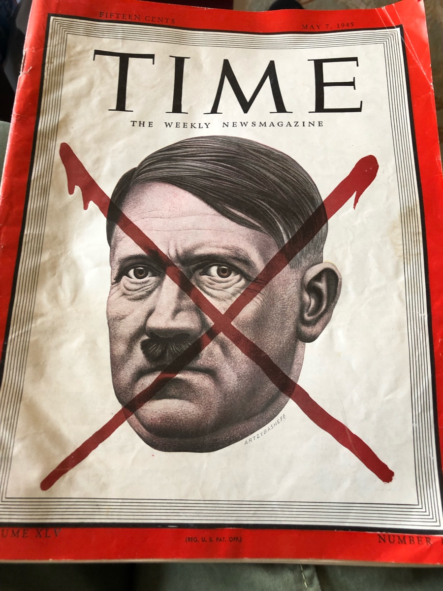 Lần đầu tiên Tạp chí Time sử dụng dấu 'X' để đánh dấu “X” được sử dụng để đánh dấu cái chết của Adolf Hitler vào năm 1945. Ấn bản được phát hành sau khi phát hiện thi thể của Hitler vào ngày 2/5, nhưng trước khi Đức đầu hàng vào ngày 8/5.