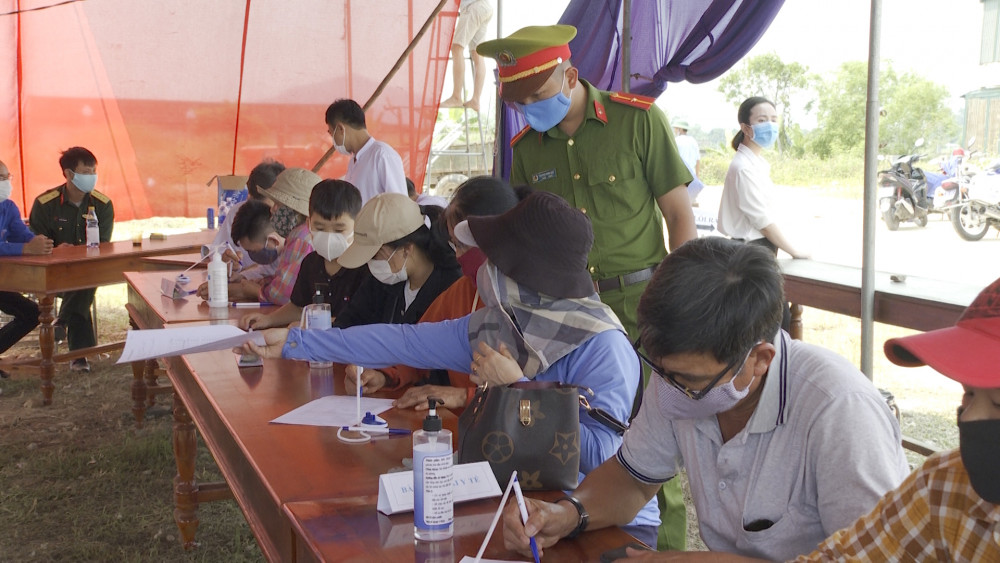 Các tỉnh miền Trung đang triển khai các hoạt động giám sát chặt chẽ để đối phó với dịch bệnh COVID-19