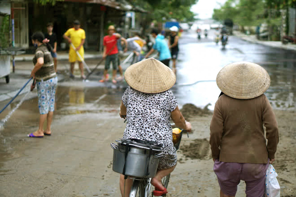 Tôi nghĩ đến hai từ “hồi sinh”, và thấy đó là điều kỳ diệu của cuộc sống. Lúc sinh thời má tôi hay nói: “Thời gian luôn mầu nhiệm, việc gì rồi cũng qua!”.