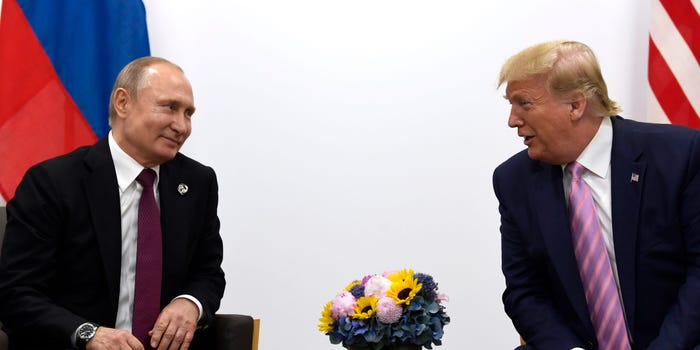 Tổng thống Nga Vladimir Putin và Tổng thống Mỹ Donald Trump hội kiến tại Osaka, Nhật Bản, tháng 6/2019 - Ảnh: AP