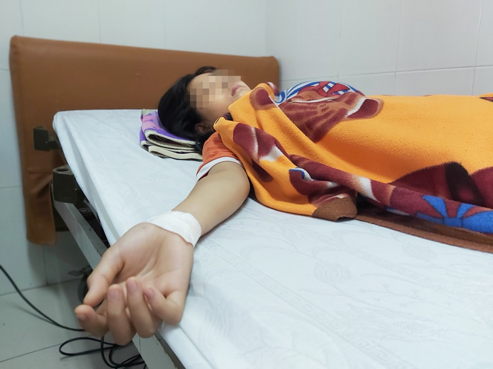 Nữ sinh H.T.B.N đang được chăm sóc và điều trị tại Bệnh viện đa khoa  Lê Ngọc Tùng, TP.Tây Ninh