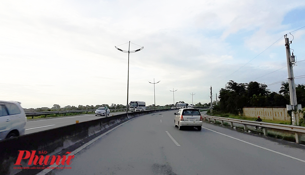 Cao tốc TPHCM - Trung Lương đoạn qua địa phận tỉnh Tiền Giang. Ảnh: Hoài An