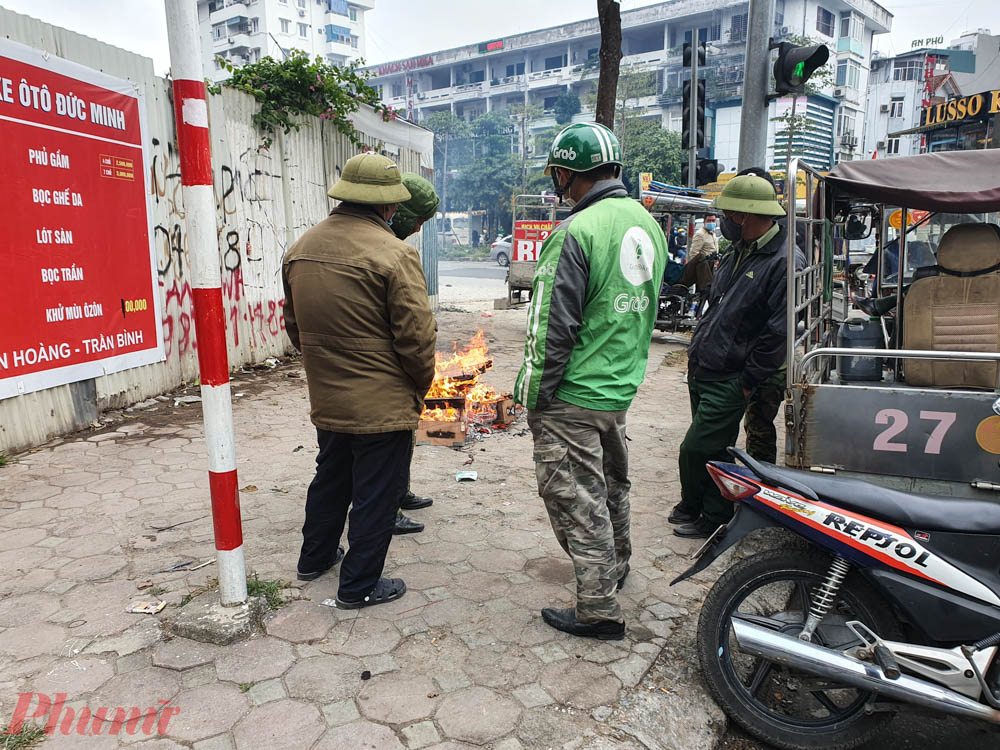 Đến sáng 15/12, không khí lạnh tràn về khiếnTheo Trung tâm dự báo khí tượng thủy văn quốc gia, ngày 15-12 không khí lạnh rất mạnh tràn về, toàn bộ khu vực Bắc Bộ, càng về tối nhiệt độ càng giảm, rét buốt ngày càng tăng lên.