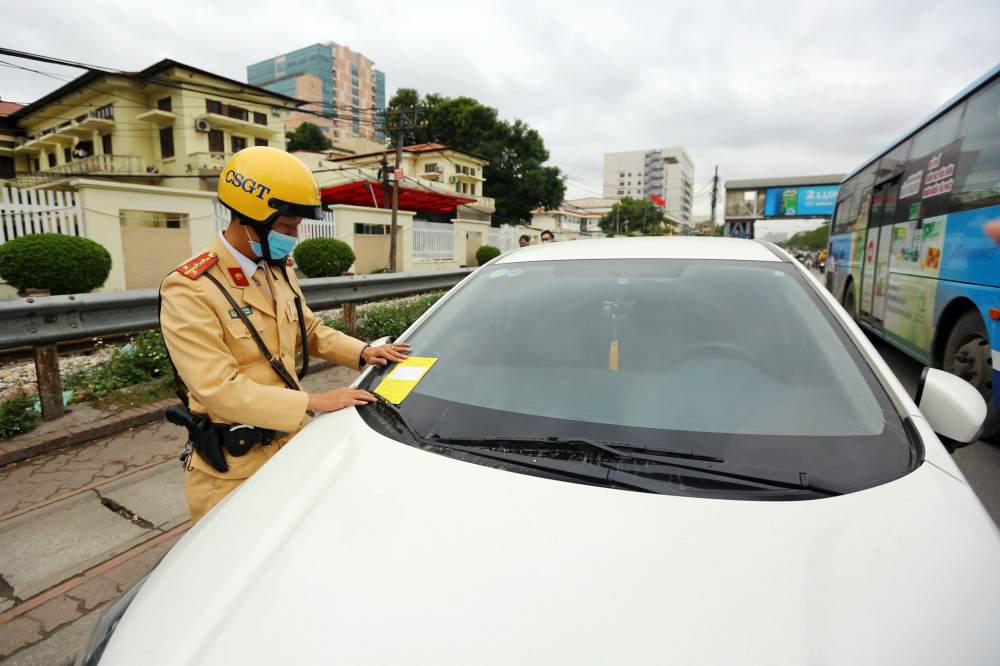 Với hình thức phạt nguội thông qua hình ảnh được đánh giá sẽ giải quyết được tình trạng đỗ xe sai quy định. Đặc biệt tại một số điểm nóng như trước cổng Bệnh viện Bạch Mai.