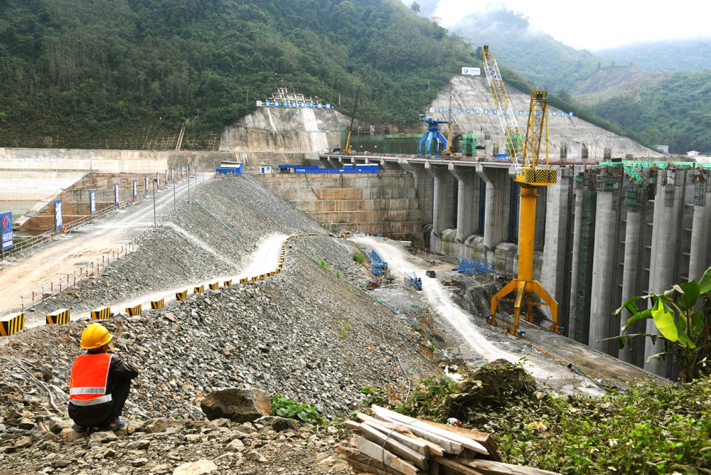 Một đập thủy điện đang được xây dựng trên sông Mê Kông tại Lào - Ảnh: Shutterstock