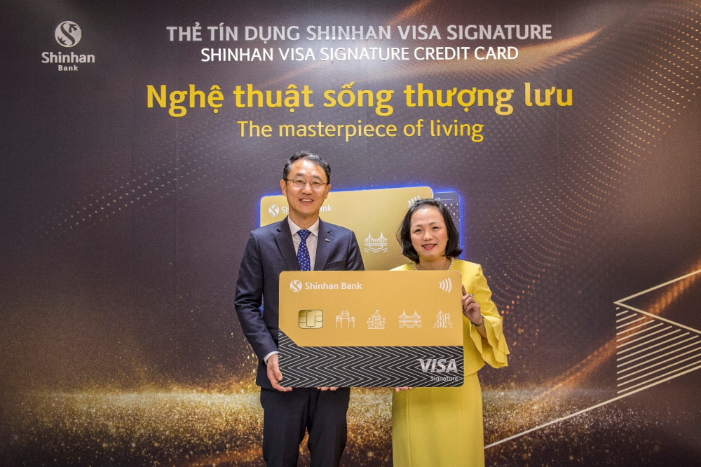 Thẻ Visa Signature. Ảnh: Shinhan