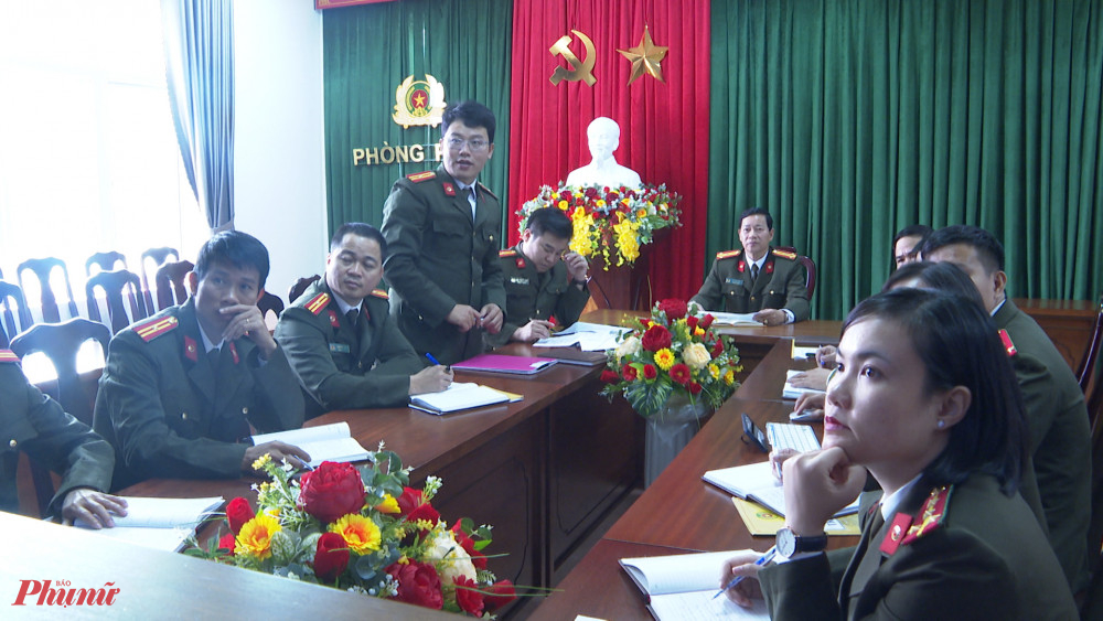 Phòng An ninh mạng và phòng chống tội phạm sử dụng công nghệ cao Công an tỉnh Thừa Thiên - Huế họp bàn cùng các đơn vị để phá án