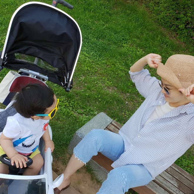 Cuối năm 2017, Chae Rim quay trở lại Hàn Quốc sinh sống cùng con trai. Dù vẫn giữ được vóc dáng mảnh mai nhưng nét đẹp thanh tú ngày nào của cô dần in hằn dấu vết của thời gian.