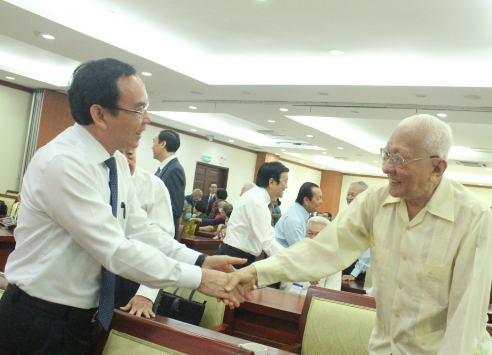 Bí thư Thành ủy TPHCM Nguyễn Văn Nên thăm hỏi cựu Đại sứ Việt Nam tại Liên hiệp quốc Võ Anh Tuấn