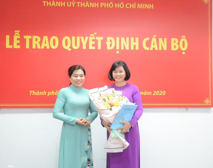 Bà Nguyễn Trần Phượng Trân - Chủ tịch Hội LHPN TPHCM bày tỏ sự tin tưởng đối với bà Lý Việt Trung khi nhận nhiệm vụ mới