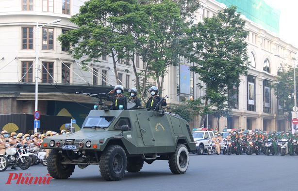 Công an TPHCM ra quân trấn áp tội phạm.