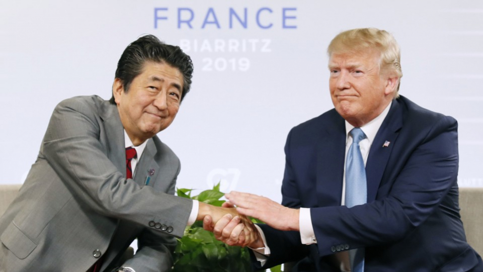 Tổng thống Trump mới đây đã tặng huân chương “Legion of Merit” danh giá cho cựu Thủ tướng Nhật Bản Shinzo, Thủ tướng Ấn Độ và Thủ tướng Úc - Ảnh: Kyodo