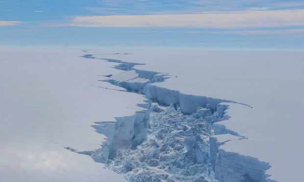 Nam Cực là vùng đất không có cư dân thường trú, nhưng có khoảng 1.000 chuyên gia nghiên cứu từ nhiều nước đang sống và làm việc tại dây