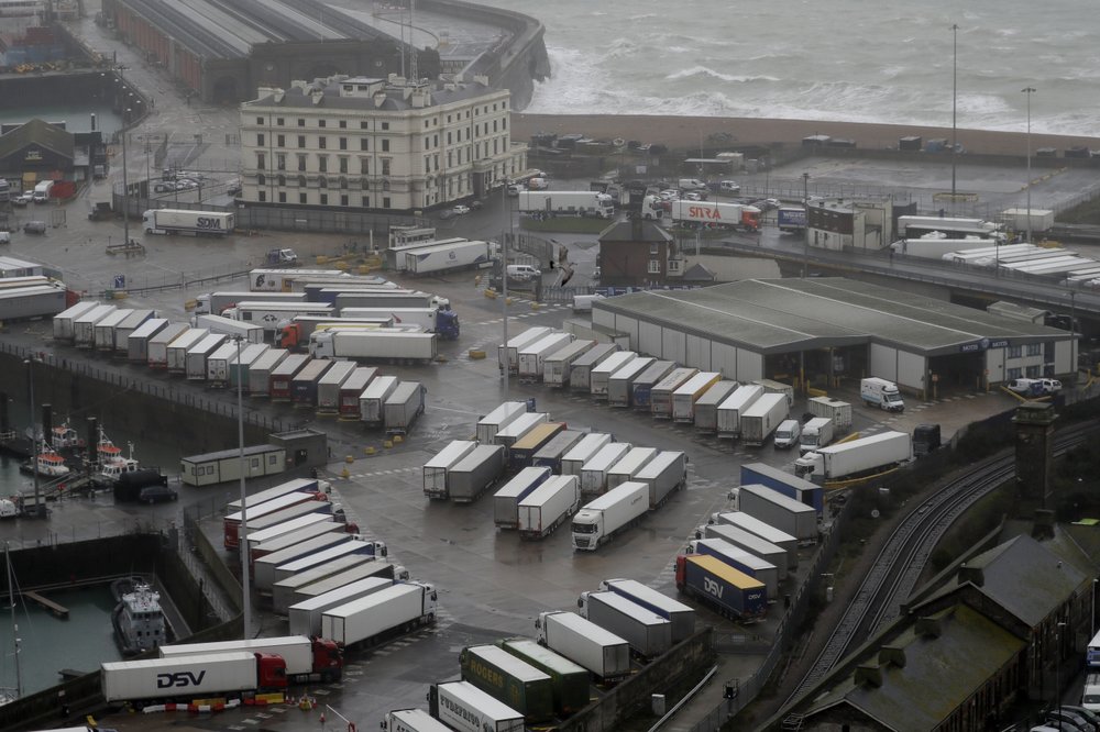 Cảng Dover của Anh bị đóng cửa sau khi chính phủ Pháp cấm xe tải nhập cảnh từ Anh trong 48 giờ. Trung bình khoảng 10.000 xe tải đi qua cảng Dover mỗi ngày, chiếm khoảng 20% lượng hàng hóa thương mại của cả nước.