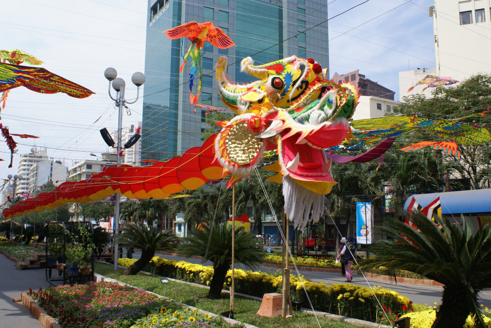 Lễ hội Đường sách Tết Tân Sửu diễn ra trên 3 tuyến đường Mạc Thị Bưởi - Nguyễn Huệ - Ngô Đức Kế.