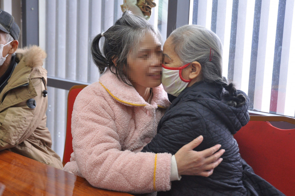 Sau 24 năm thất lạc, bà Hương hạnh phúc khi trở về trong vòng tay của gia đình