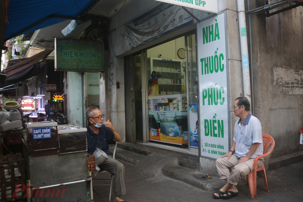 Sau năm 1975, dãy phố Diên Hồng giáp Hồng Bàng không còn nhiều cửa hàng bán vàng nữa, thay vào đó là các cửa tiệm