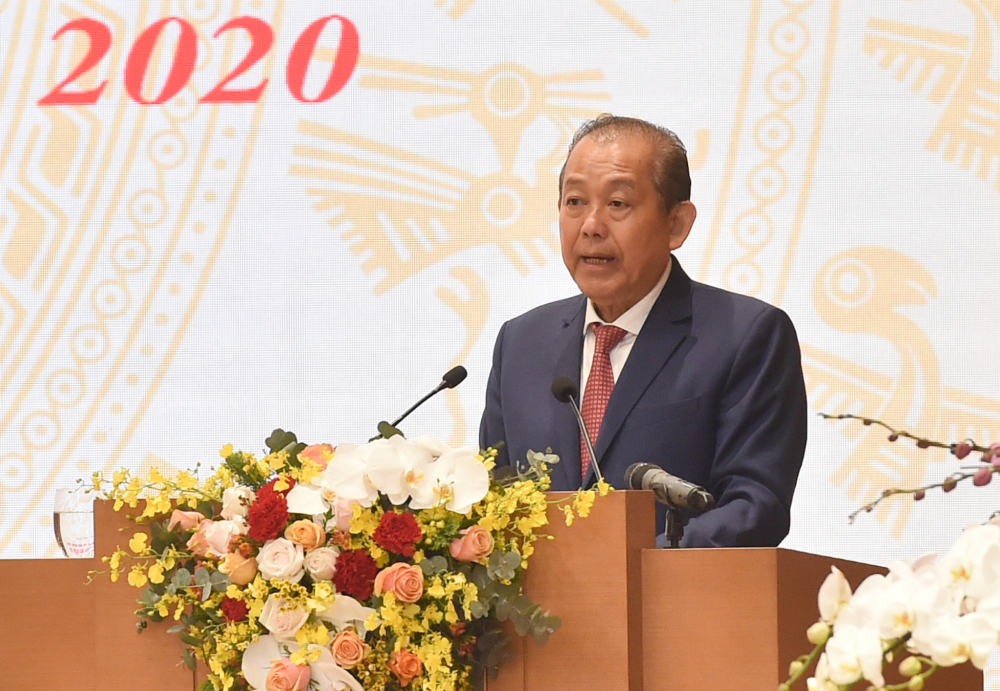Phó Thủ tướng Thường trực Chính phủ Trương Hòa Bình báo cáo tóm tắt tình hình kinh tế - xã hội năm 2020 và phương hướng, nhiệm vụ năm 2021. (Ảnh: VGP)