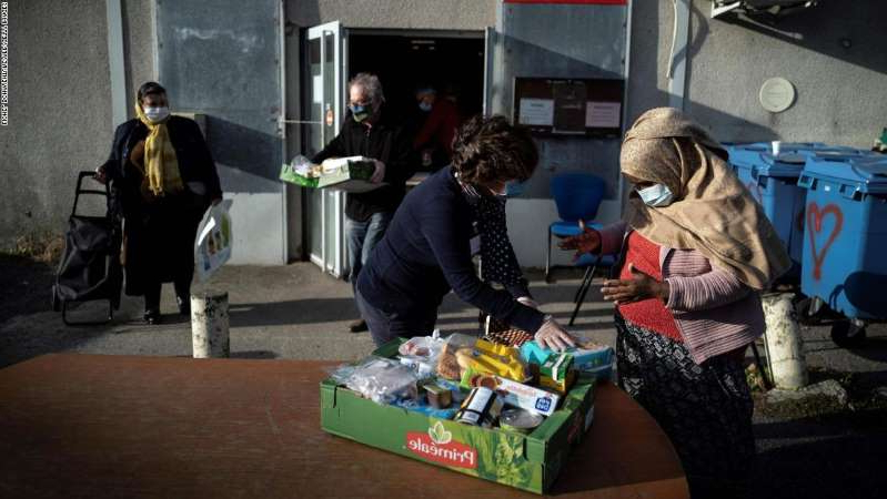 Một năm sau khi đại dịch COVID-19 bùng phát, làn sóng đói nghèo đã lan mạnh đến châu Âu - Ảnh: Getty Images