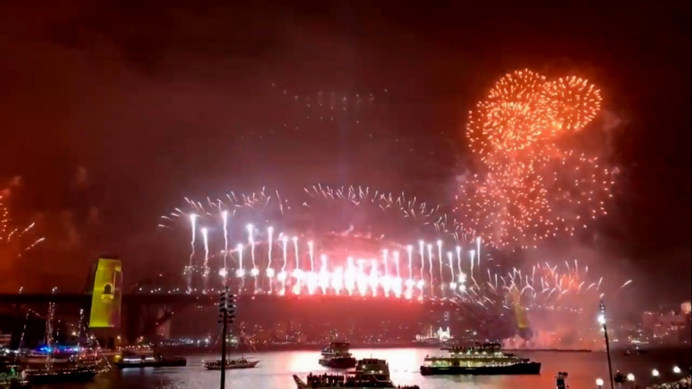 Màn pháo hoa mừng năm mới tại cầu cảng Sydney