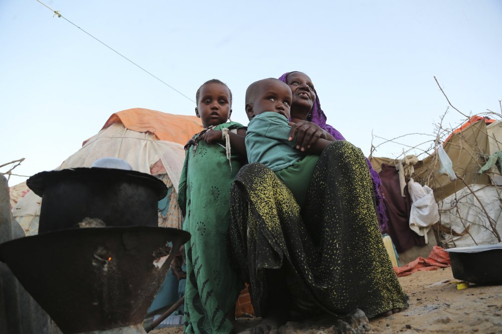 Nghèo đói và xung đột liên miên khiến người dân không mấy quan tâm đến chăm sóc y tế cho bản thân và cộng đồng - Ảnh: Farah Abdi Warsameh/AP
