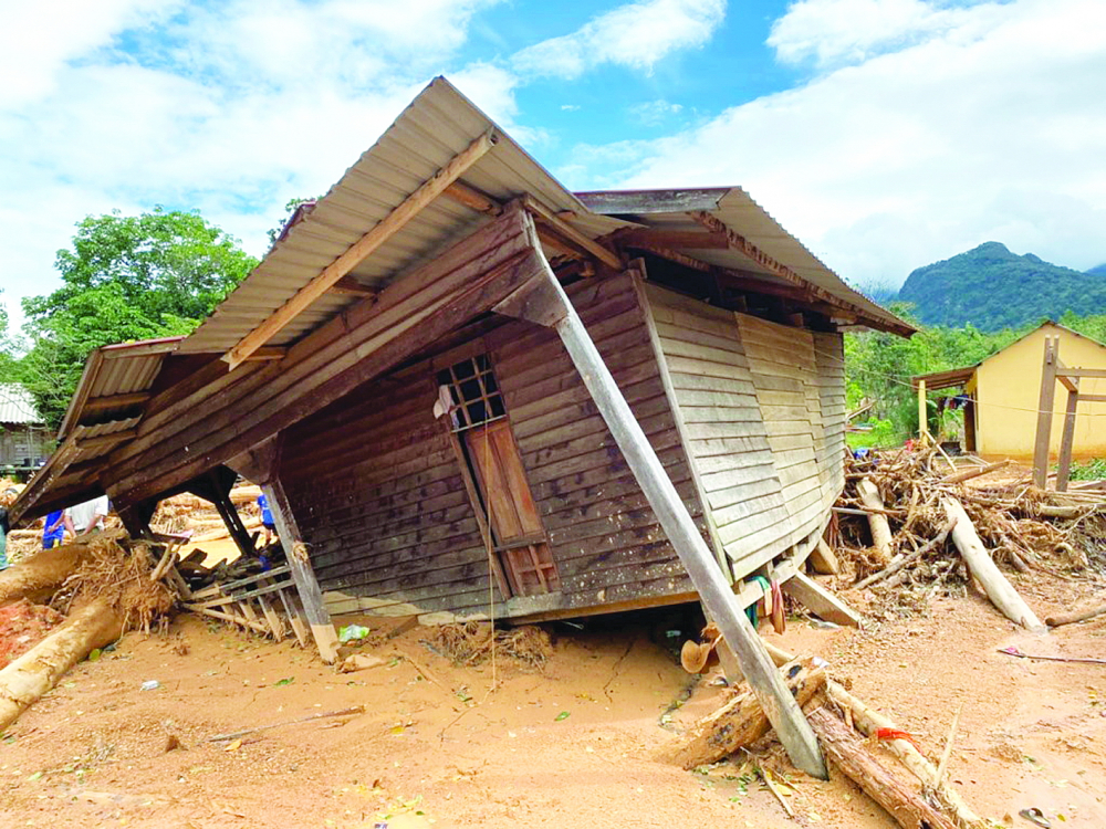 Một ngôi nhà ở xã Hướng Việt, H.Hướng Hóa bị đổ sập do sạt lở đất và lũ quét trong trận lũ lụt giữa tháng 10/2020