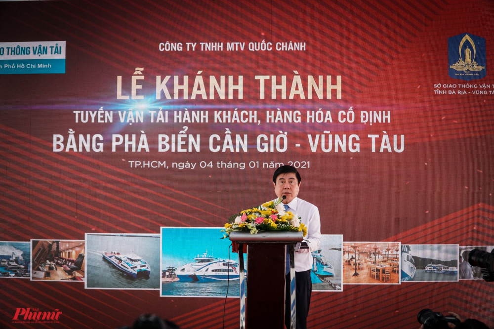 Ông Nguyễn Thành Phong – Chủ tịch UBND TPHCM phát biểu tại buổi lễ