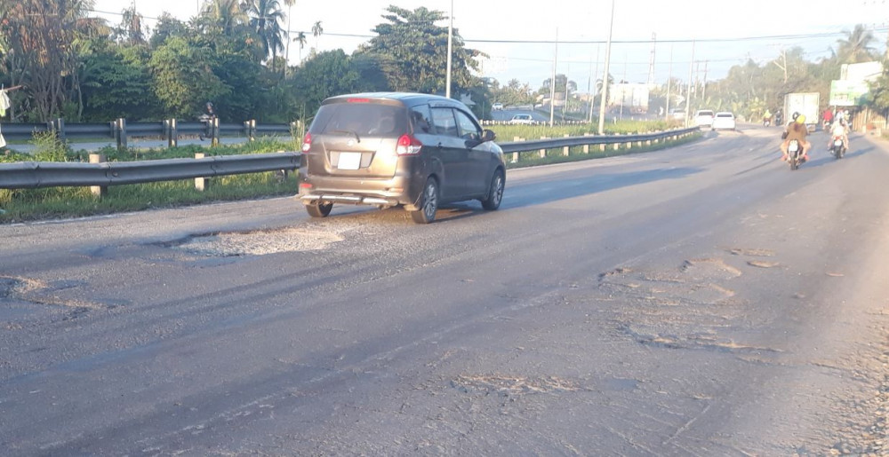 Dự án hoàn thành, góp phần đáng kể giảm áp lực giao thông, tai nạn giao thông trên Quốc lộ 1. Ảnh: Nhiều đoạn trên Quốc lộ 1 qua tỉnh Vĩnh Long đang xuống cấp nghiêm trọng