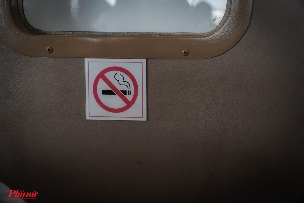 Lưu ý: Để bảo vệ sức khỏe cộng đồng, tàu cấm hút thuốc trong 2 tầng ngồi.