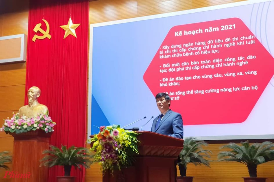 Bộ trưởng Bộ Y tế Nguyễn Thanh Long phát biểu tại Hội nghị Y tế toàn quốc.