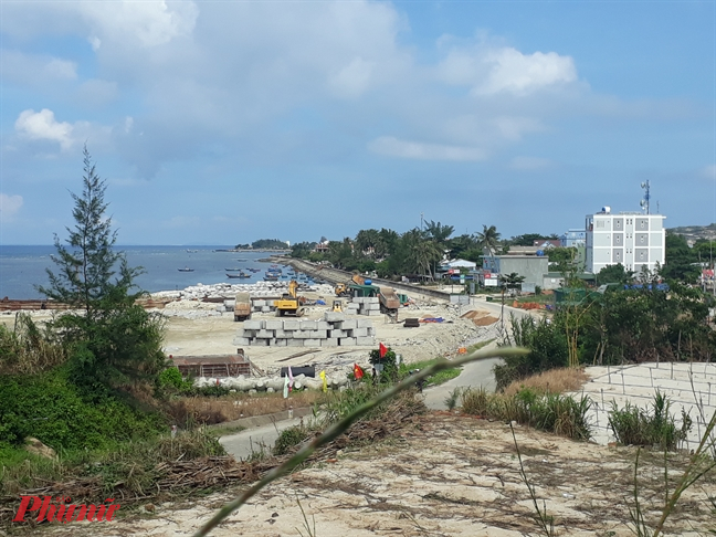 Từ đường cơ động bao quanh đảo, dự án dự định sẽ lấn ra lấp biển một diện tích lớn