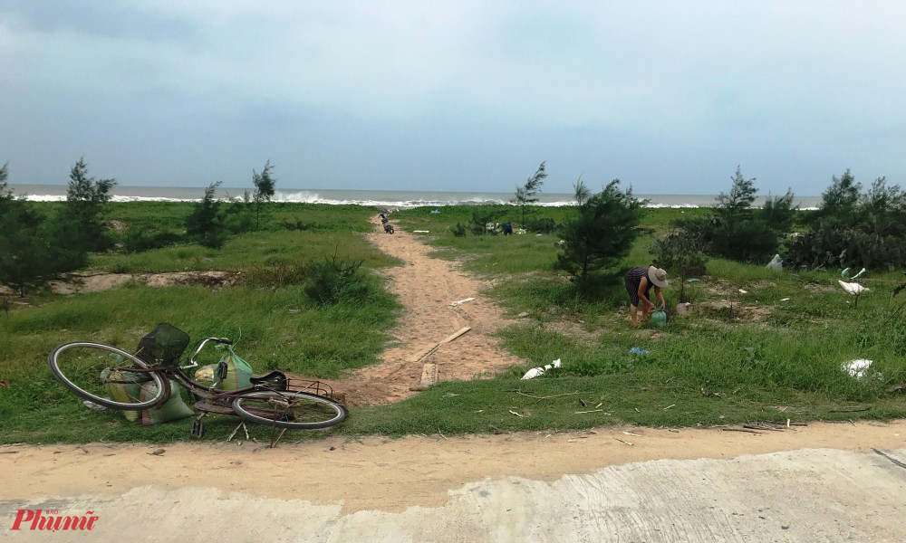 Vùng biển xã Nghĩa An, nơi xảy ra tai nạn lật thuyền thương tâm khiến chồng chết, vợ mất tích