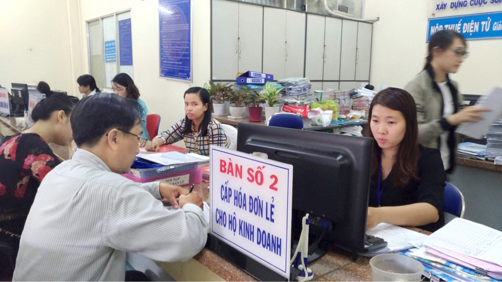 Theo luật, những người kinh doanh qua mạng phải đăng ký kinh doanh, kê khai nộp thuế như các cá nhân kinh doanh truyền thống 