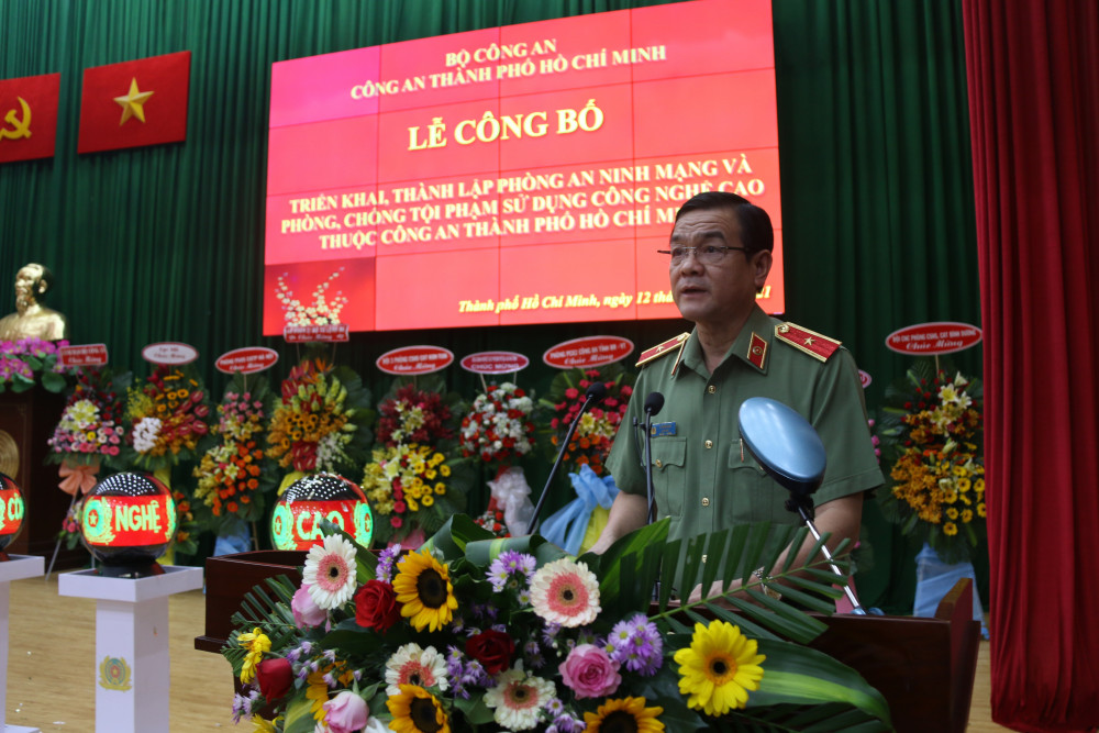 Thiếu tướng Lê Hồng Nam phát biểu tại buổi lễ.