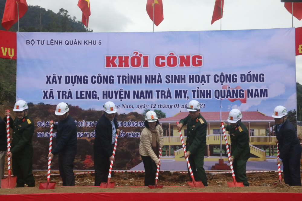 Lễ khởi công xây dựng Công trình nhà sinh hoạt cộng đồng xã Trà Leng. Công trình này do Quân khu 5 tài trợ với tổng kinh phí xây dựng khoảng 3 tỉ đồng.