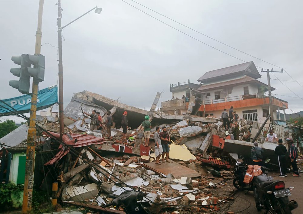 27 người thương vong sau động đất mạnh ở Indonesia.